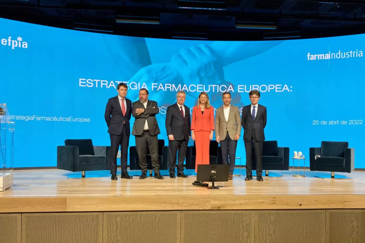 Juan López-Belmonte (Farmaindustria), César Hernández (Aemps), Olivier Laureau (Efpia), Nathalie Moll (Efpia), Pedro Carrascal (Esclerosis Múltiple España) y Humberto Arnés (Farmaindustria).