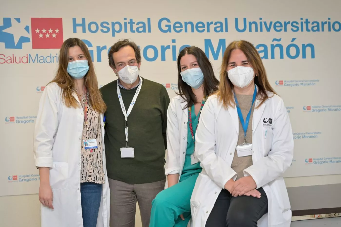 El grupo de Digestivo del Hospital Gregorio Marañón, con Rafael Bañares en el centro, que ha participado en esta nueva investigación. Foto: HGUGM.. 