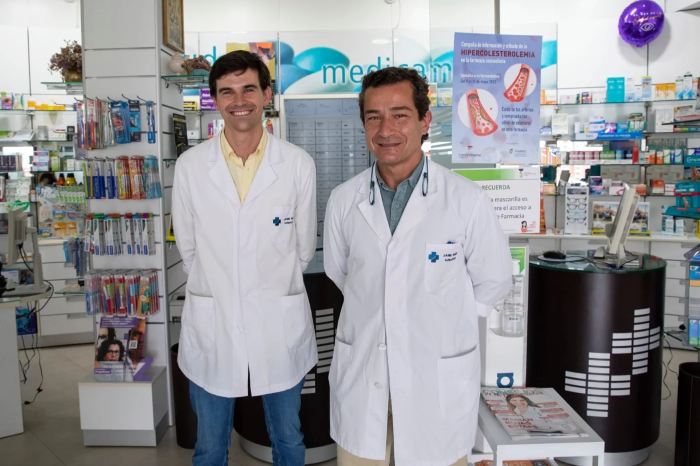 Jaime Román Alvarado, farmacéutico comunitario en Sevilla y miembro del Grupo de Diabetes de Sefac, y Pablo Morell Gutiérrez, farmacéutico comunitario en Sevilla.  Foto y vídeo: SERGIO GONZÁLEZ VALERO.