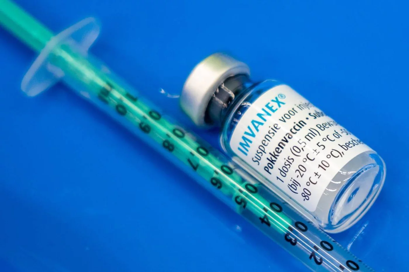Un viral de la vacuna IMVANEX frente a la viruela del mono. Foto: EFE/LEX VAN LIESHOUT