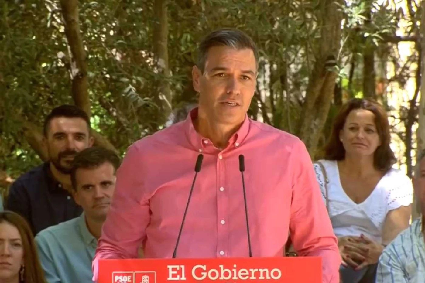 El presidente Pedro Sánchez, en el mitin electoral en Sevilla en el que ha anunciado la llegada de las nuevas vacunas adaptadas.