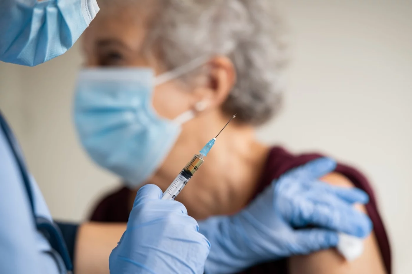 Las enfermeras son imprescindibles en la vacunación del adulto.