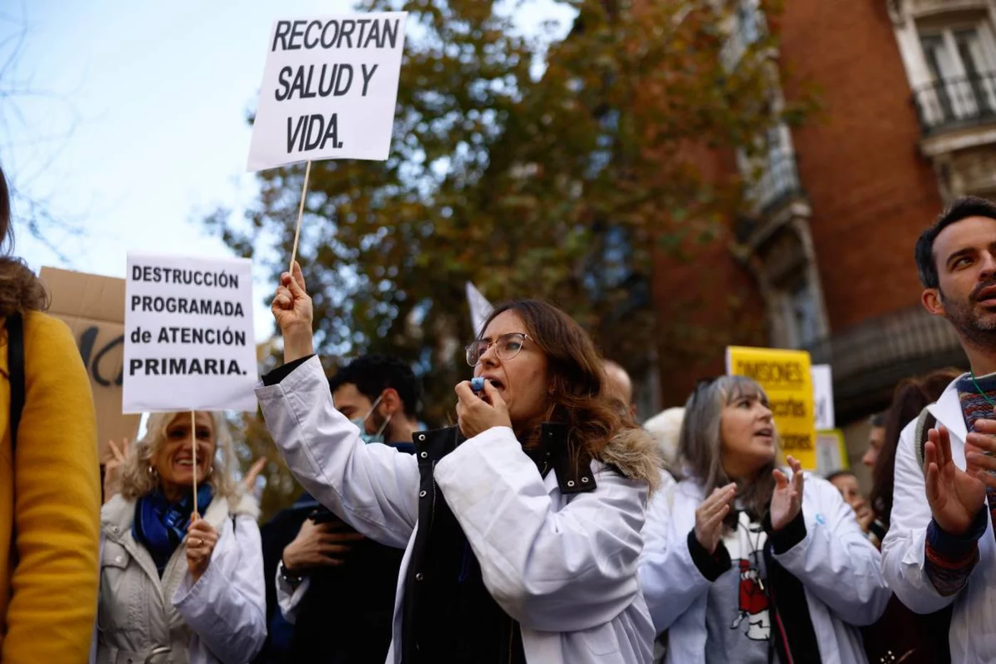 Manifestación convocada por el sindicato de médicos Amyts en Madrid, en apoyo de la huelga de médicos y pediatras de Atención Primaria. Foto: EFE/ RODRIGO JIMÉNEZ