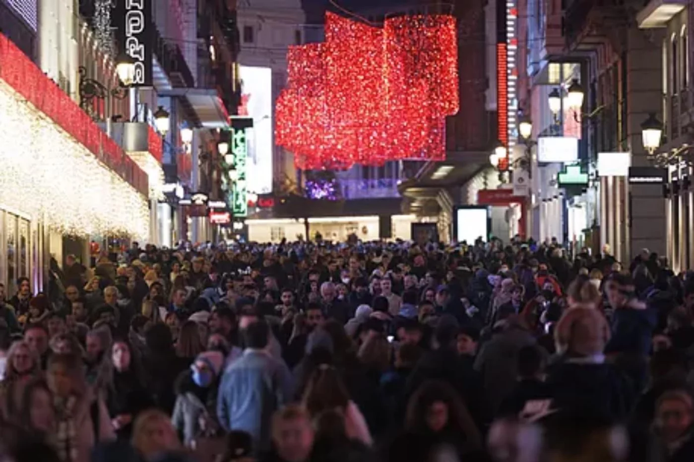 Calles céntricas de Madrid hace una semana, en plena campaña de compras de Navidad. Foto: SERGIO PÉREZEFE