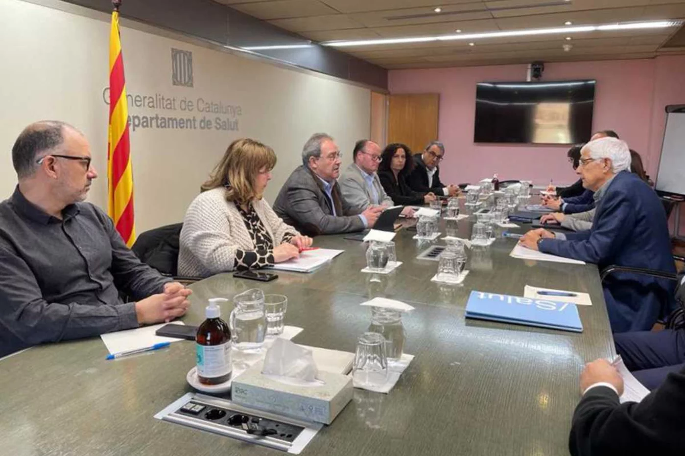 Los representantes de Médicos de Cataluña reunidos con el consejero Balcells. Foto: METGES DE CATALUNYA