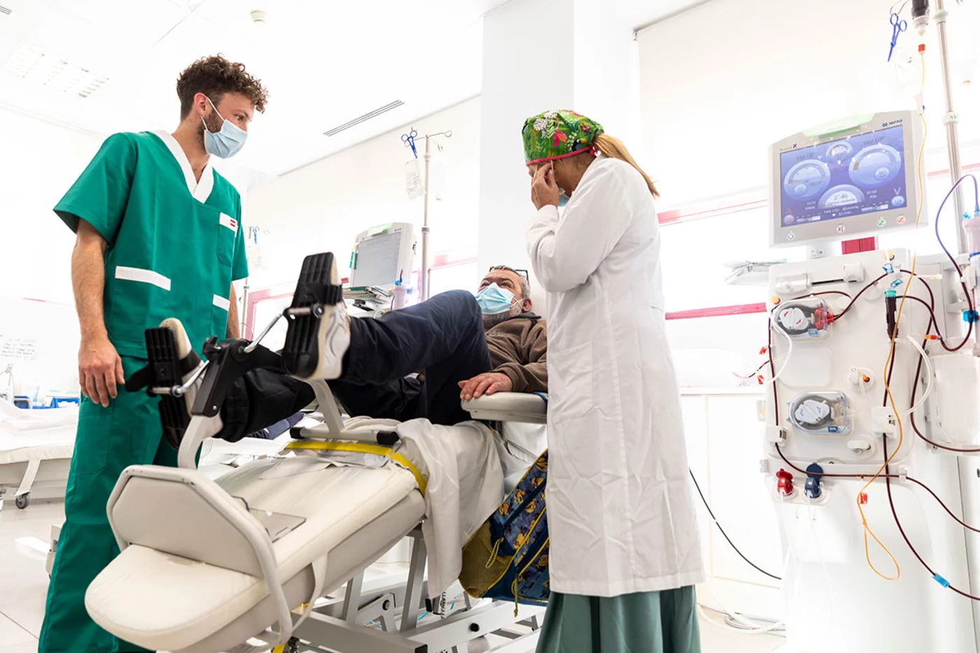 Paciente atendido en el Centro de Diálisis Los Lauros, en Majadahonda (Madrid). Foto: ALBERTO DI LOLLI