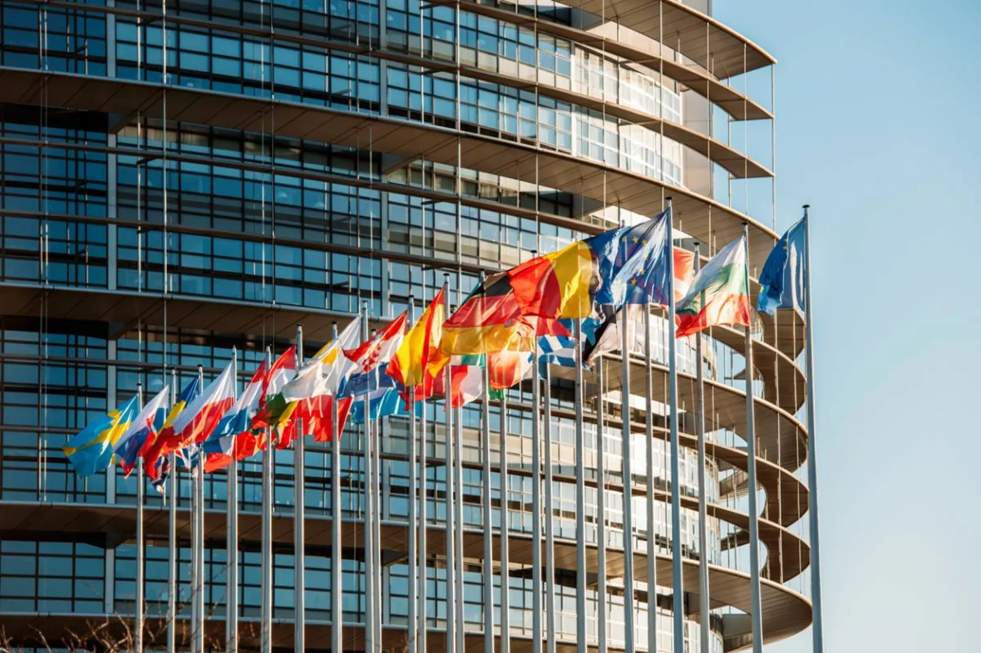 La Comisión Especial sobre el COVID-19 del Parlamento Europeo reconoce la labor de la Farmacia durante la pandemia y recomienda  su inclusión en los programas de salud