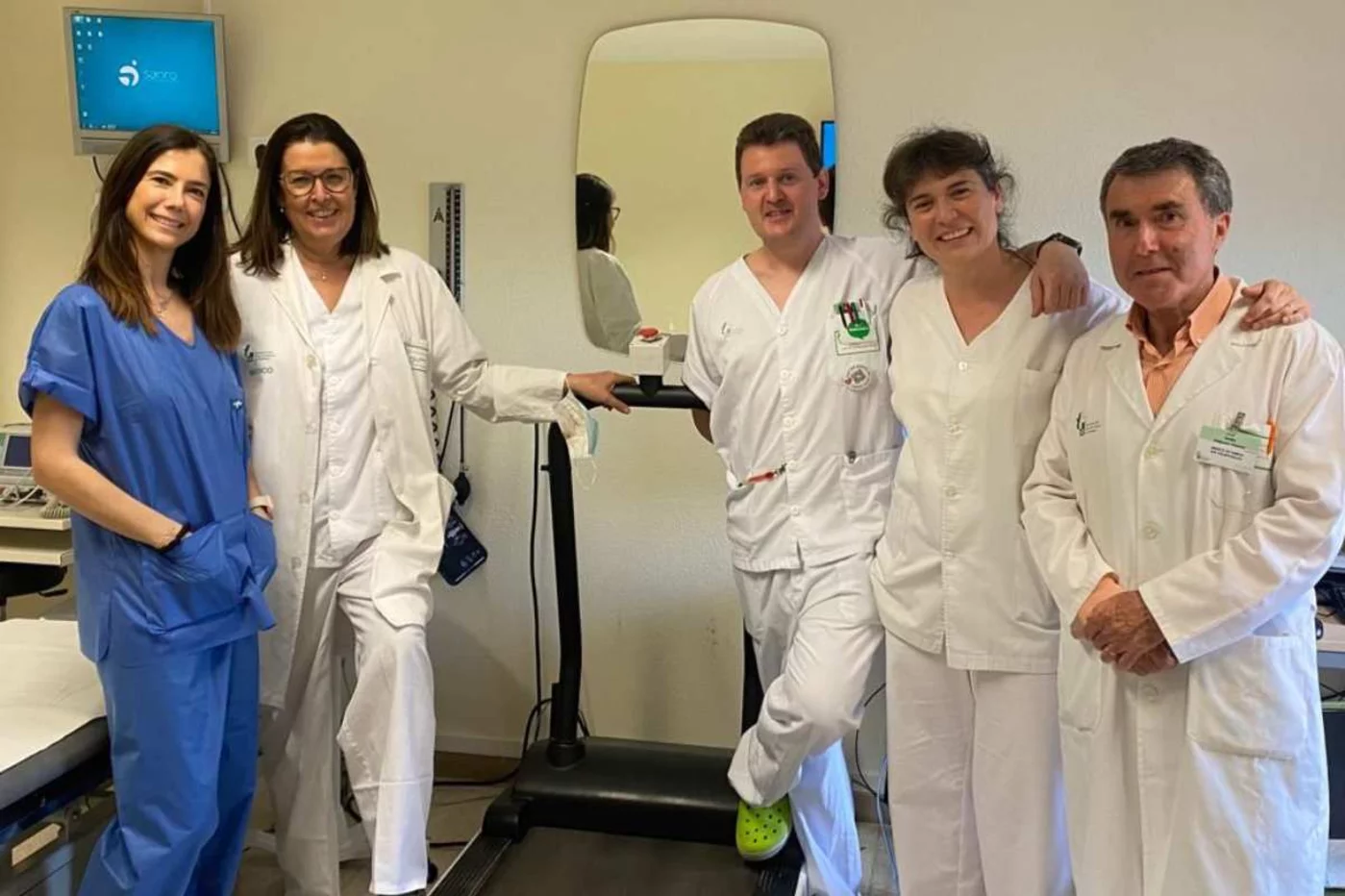 Las cardiólogas, enfermeros y médicos de Familia de Extremadura que han participado en la puesta en marcha de esta nueva aplicación móvil. Foto: SES.