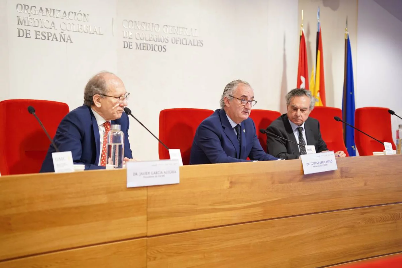 Javier García Alegría, presidente de Facme; Tomás Cobo, presidente de la OMC y Javier Elola, director de la Fundación IMAS. Foto: OMC