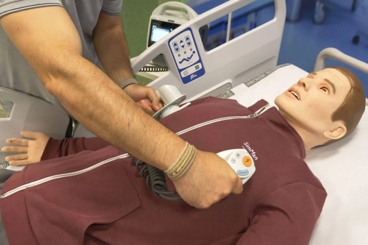 Miguel, a cyber patient who helps students intervene like a real hospital situation. Photo: UMH. Miguel, a cyber patient who helps students intervene like a real hospital situation. Photo: UMH.