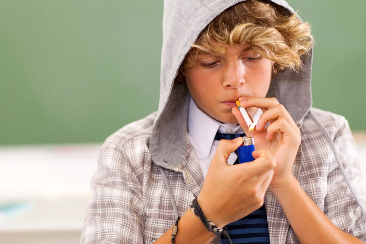 Menos materia gris en el lóbulo frontal izquierdo se asocia con el inicio del tabaquismo en la adolescencia.