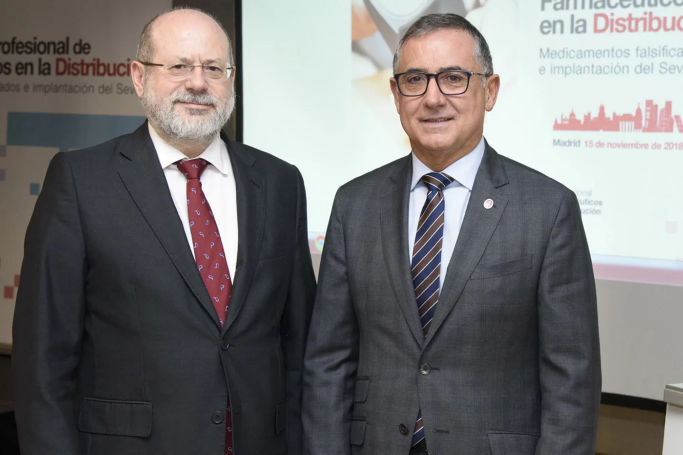 Luis Amaro, vicepresidente del Consejo General de Colegios Farmacéuticos, y José Ramón López, vocal nacional de Distribución.