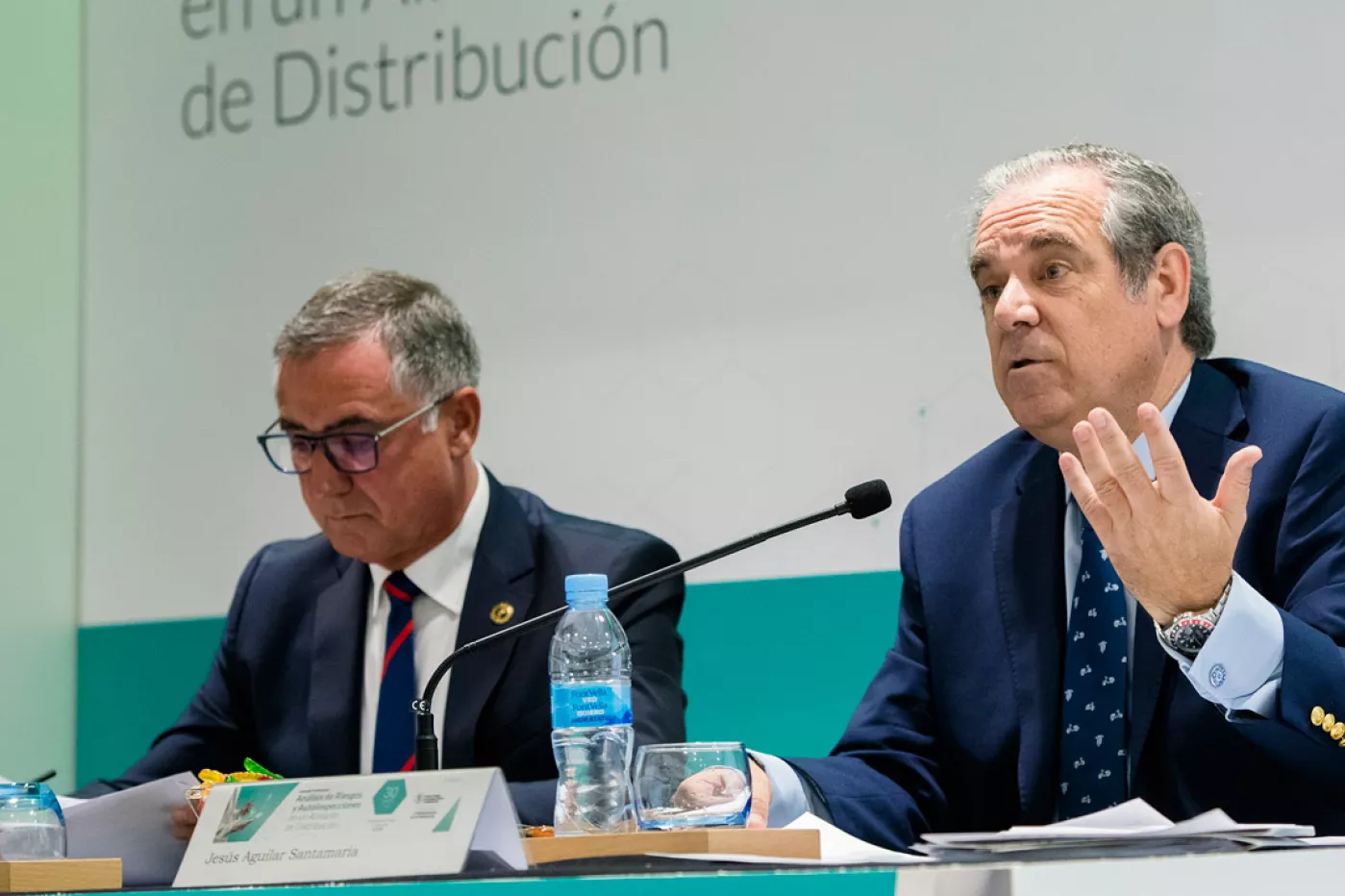 José Ramón López, vocal nacional de Distribución Farmacéutica, y Jesús Aguilar, presidente del Consejo General de COF.