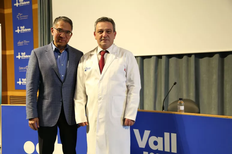 Los cirujanos pediátricos George Mazariegos y Javier Bueno.