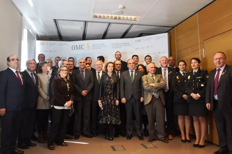 Representantes de los colegios de médicos, la Policía Nacional y Guardia Civil, en el Día contra las agresiones de 2019