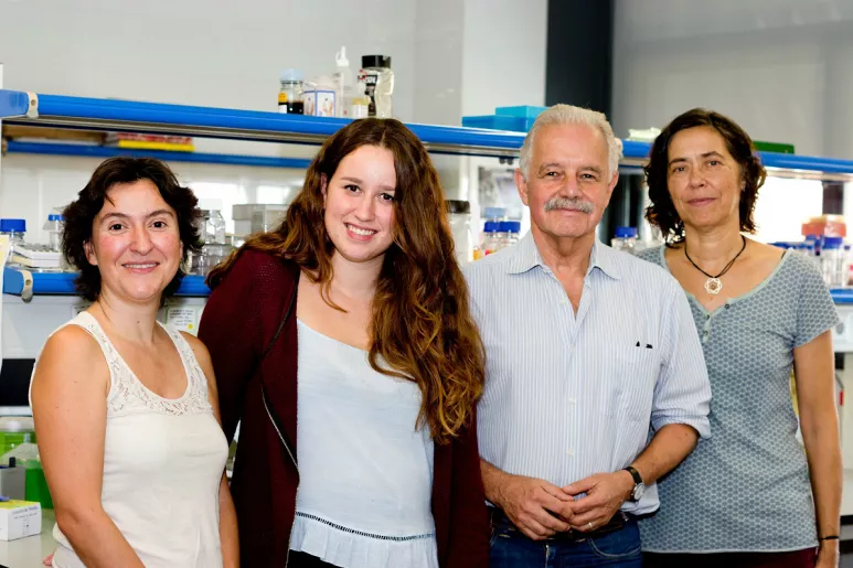 los investigadores Roser Urreizti, Laura Castilla, Daniel Grinberg y Susana Balcells, del Grupo de Investigación en Genética Molecular Humana de la UB y el IBUB, el CIBERER y el Instituto de Investigación Sant Joan de Déu (IRSJD).
