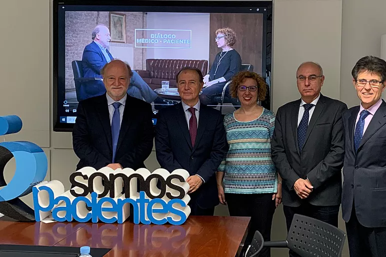 José María Álvaro-Gracia, Martín Sellés, Antonio Torralba, Laly Alcaide y Humberto Arnés, en el tercer debate de los Diálogos Médico-Paciente