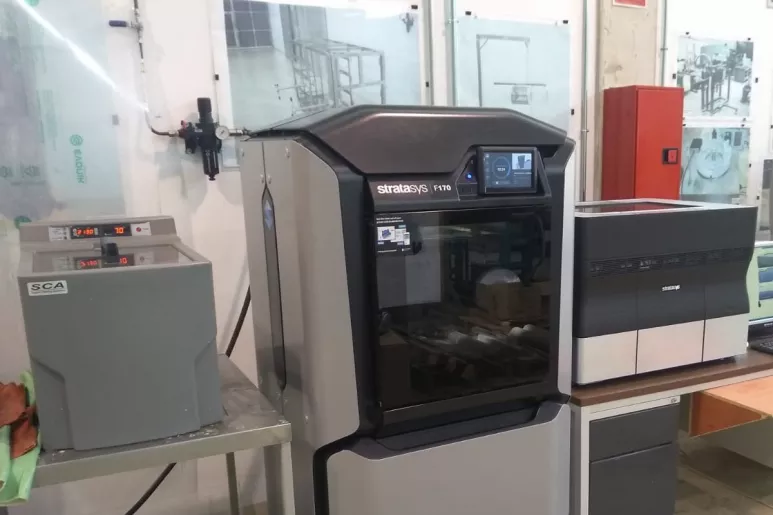 Impresora 3D de la Universidad de Murcia, colaborando contra el coronavirus.