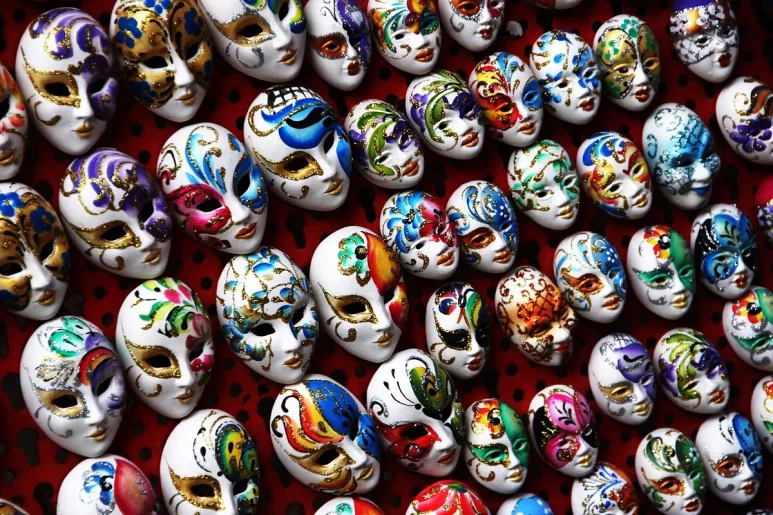 Conjunto de máscaras chinas