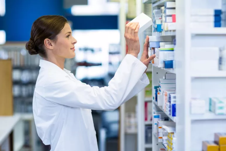 La media de facturación de una farmacia en España, según los datos de diciembre de 2020 de Iqvia, se sitúa en 927.963 euros.