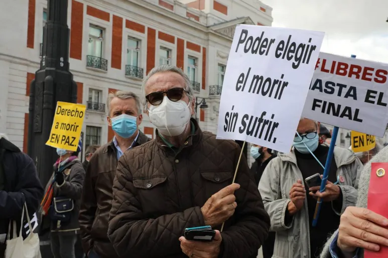 Manifestación a favor de la eutanasia en Madrid. 