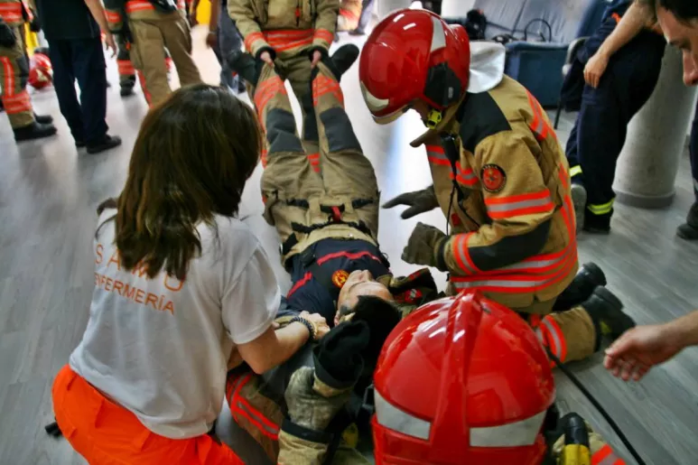 Miembros del SAMU imparten técnicas de reanimación con equipo de respiración autónoma a los bomberos del Ayuntamiento de Castellón (Generalitat Valenciana)