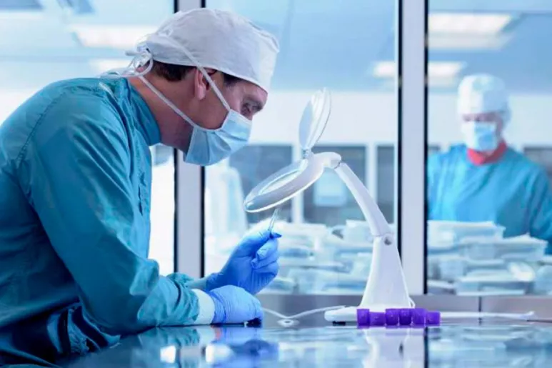 Más del 60% de la inversión de la industria farmacéutica se dedicó a ensayos clínicos.
