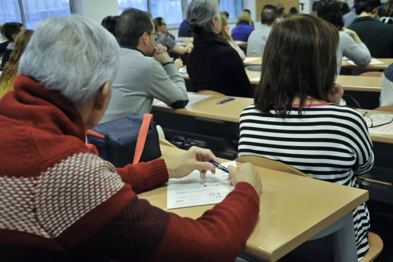 Momentos previos a la realización de los exámenes de una oposición de Medicina Familia y Comunitaria en el Servicio Andaluz de Salud. Foto: JUAN FLORES
