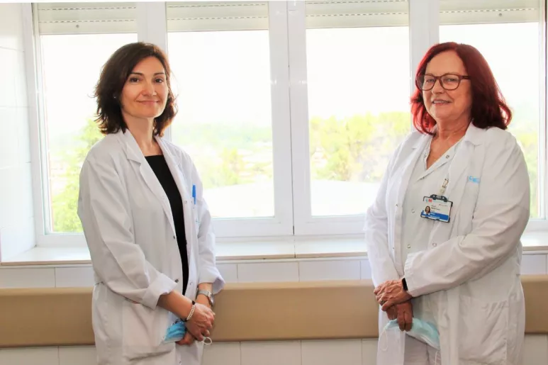 Noelia Pérez y Nieves Martell, encargadas de coordinar las unidades en las que se controla a las gestantes con hipertensión, del Hospital Clínico de Madrid. FOTO: HUSC. 