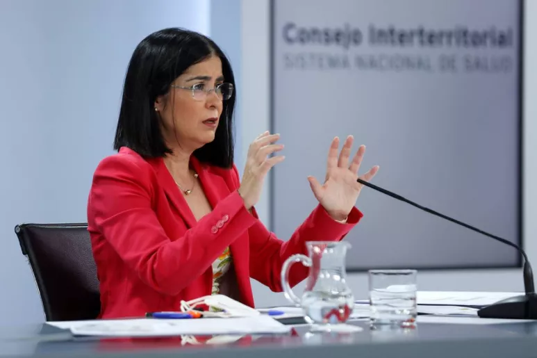  La ministra de Sanidad, Carolina Darias, durante la rueda de prensa ofrecida tras presidir, por videoconferencia, la reunión del Consejo Interterritorial del Sistema Nacional de Salud, este miércoles en Madrid. (Foto: EFE/Mariscal)