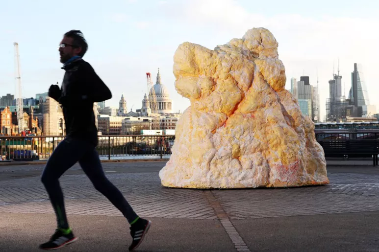 Una gigantesca mole de grasa, que simula un ateroma, sorprendió a los londinenses en 2018 para concienciar sobre la importancia de cuidar su salud cardiovascular.