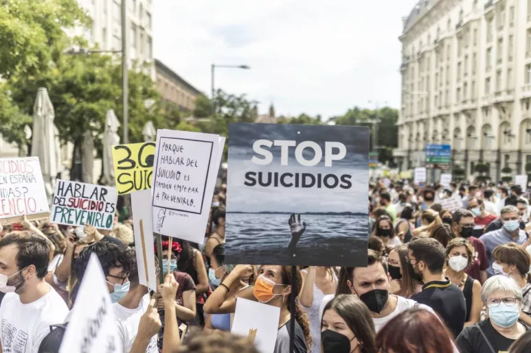 Mónica García, de Más Madrid, en la marcha de este sábado 11 de septiembre en Madrid, reclamando políticos de prevención del suicidio.