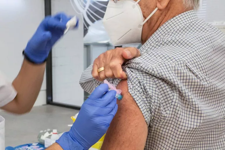 Vacunación de la covid-19 en mayores.