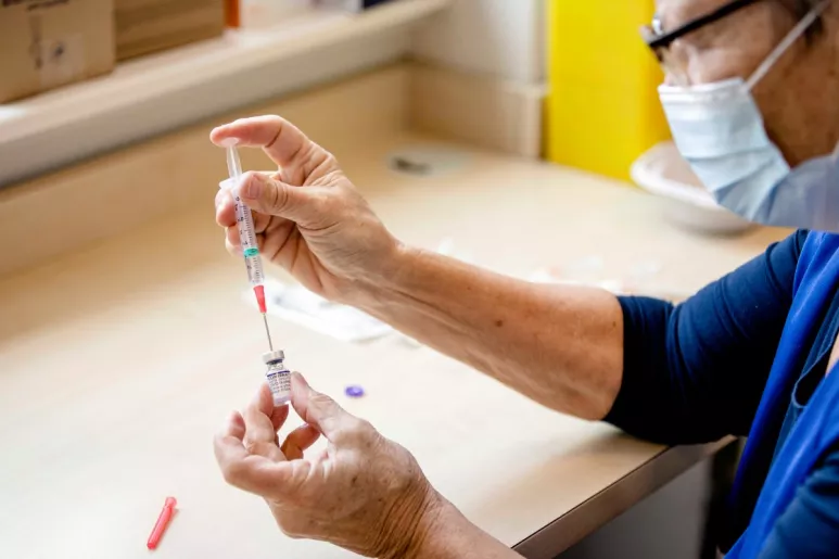 Vacunación contra la covid-19 en Holanda. (FOTO: EFE).