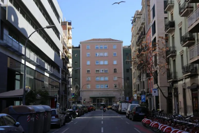 Fachada principal del Hospital Clínic de Barcelona.