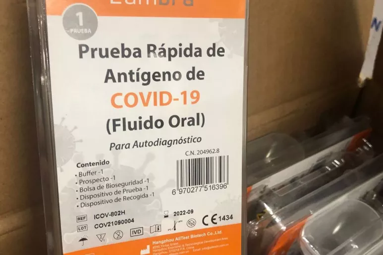 Las cooperativas farmacéuticas de Galicia ya han recibido 60.000 de los 150.000 test que las farmacias están dispensando gratuitamente a niños de entre 5 y 11 años.