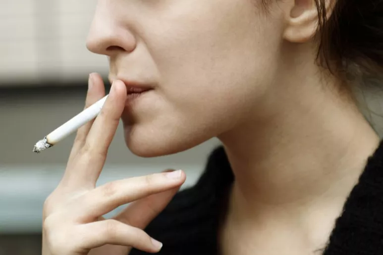 Los fumadores ocasiones también pueden tener dificultad para dejar el tabaco sin ayuda.