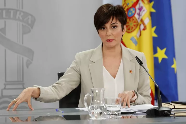 Isabel Rodríguez, la portavoz del Gobierno y ministra de Política Territorial, en la rueda de prensa posterior al Consejo de Ministros. (FOTO: Emilio Naranjo/EFE)