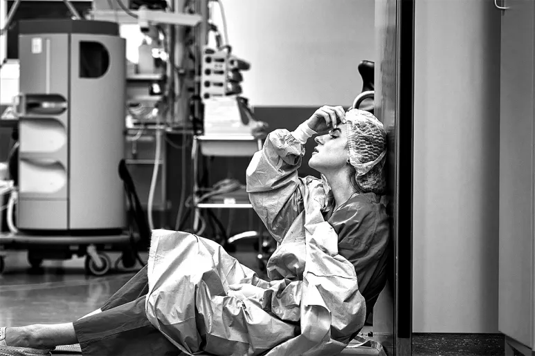 La pandemia ha tenido efectos demoledores en la salud de las enfermeras.