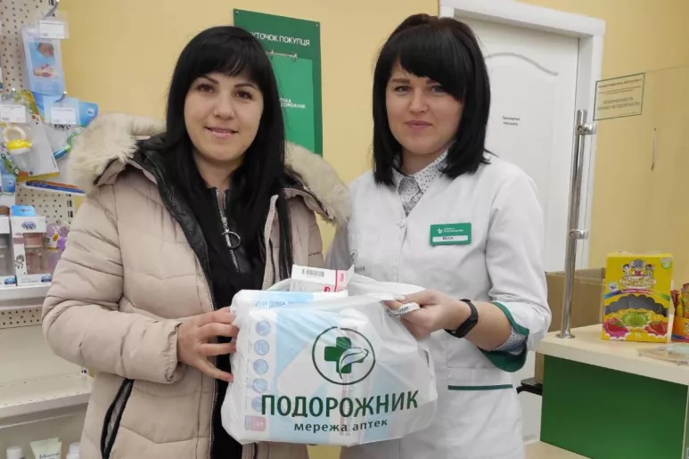 Farmacéuticas de Ucrania, recogiendo medicamentos. Foto: PODOROZHNYK PHARMACY NETWORK