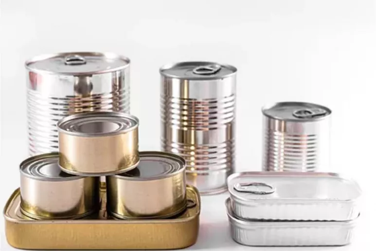 El bisfenol A se encuentra, por ejemplo, en algunas latas para separar el alimento del metal. Foto: SHUTTERSTOCK