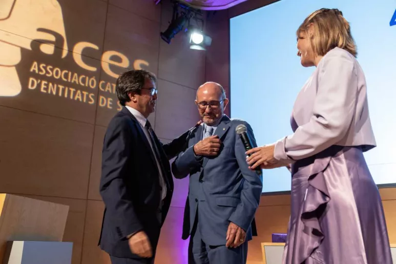 El presidente de ACES, Lluís Monset, con el expresidente Josep Ignasi Hornos y la directora general, Anna Zarzosa. Foto: ACES