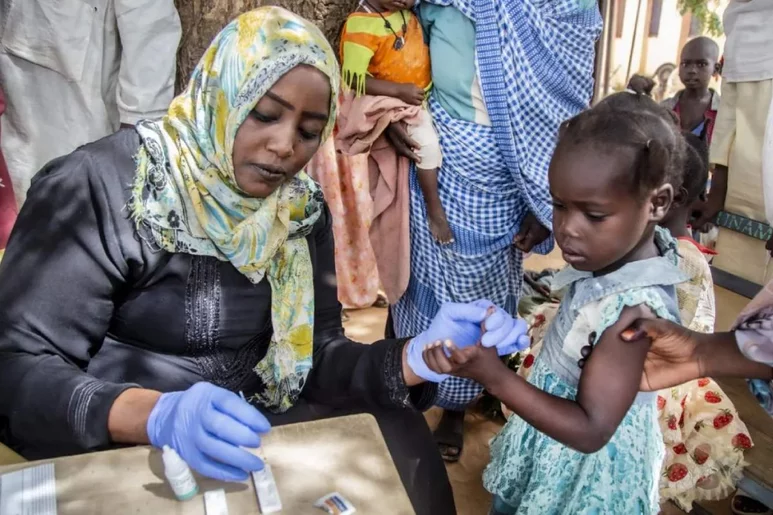 El escaso acceso a la atención médica ha frenazo planes de vacunación y otros servicios de salud en países con ingreso bajos o medio-bajos. Foto: DM. 