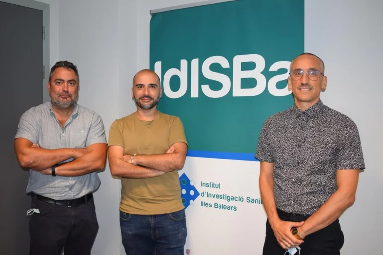 Los investigadores del CIBERINFEC Antonio Oliver Palomo, Antonio Clemente Ximenis y Roberto de la Rica Quesada.