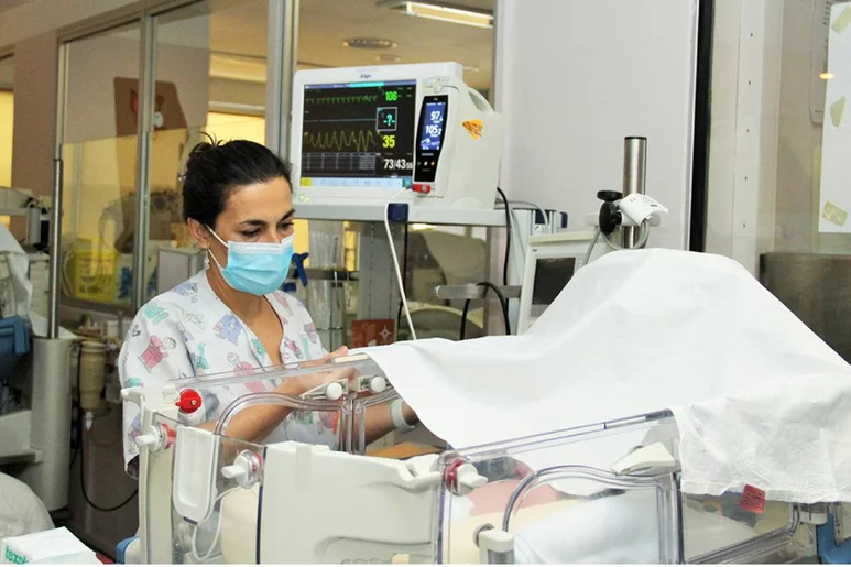El programa de hospitalización domiciliaria neonatal del Clínico ha atendido a 500 recién nacidos desde su puesta en marcha en 2014. Foto: HOSPITAL CLÍNICO SAN CARLOS.