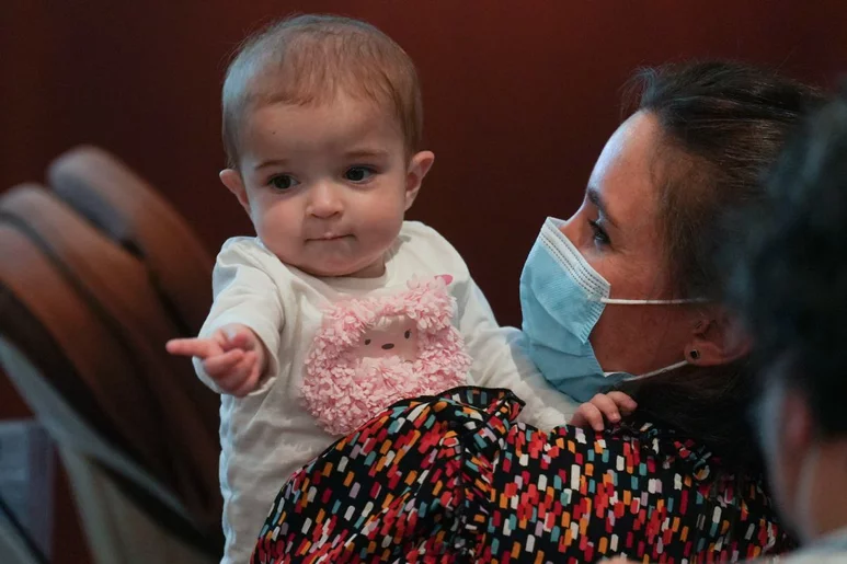 Emma, la niña que ha recibido el primer trasplante de intestino del mundo tras donación en asistolia. Foto: EFE/BORJA SÁNCHEZ-TRILLO