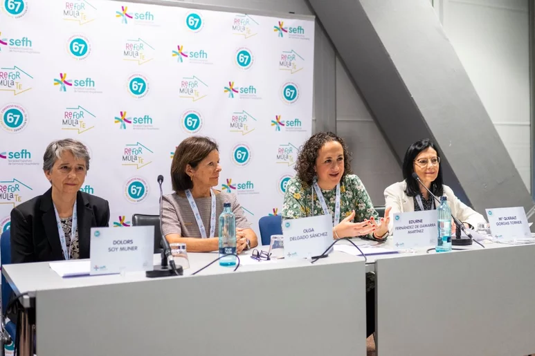 Dolors Soy, Olga Delgado, Edurne Fernández de Gamarra y Mª Queralt Gorgas durante la rueda de prensa de presentación del 67 Congreso de la SEFH, celebrada este jueves.