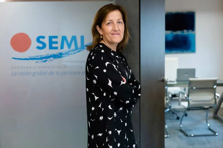 Internista en el Complejo Hospitalario Universitario de Badajoz, Juana Carretero es la segunda presidenta de SEMI en sus 70 años de historia. Foto: MAURICIO SKRYCKY.