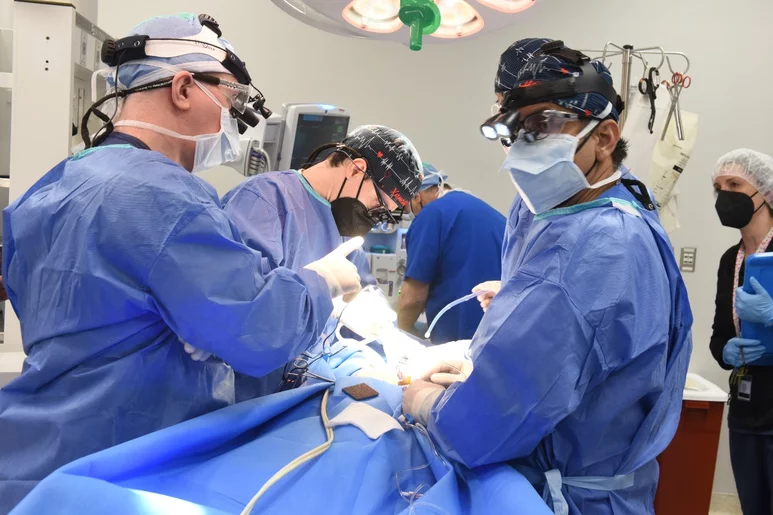 Un ensayo demuestra que la exposición previa del paciente mediante realidad virtual a su futuro entorno quirúrgico disminuye la ansiedad.