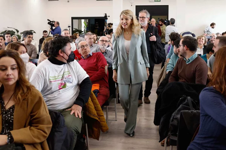 Yolanda Díaz, a su llegada al acto de campaña celebrado hoy en el Círculo de Bellas Artes, de Madrid. EFE/CHEMA MOYA.